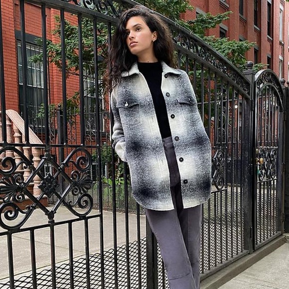 Aritzia Wilfred Free Ganna Shirt Jacket in Plaid Black White - Picture 2 of 6